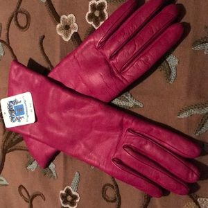 Leather gloves